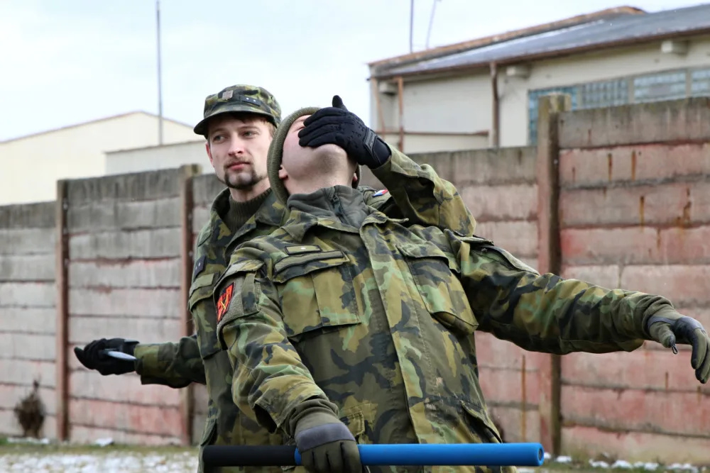 Aktivní záložníci nacvičovali ve Strakonicích ostrahu důležitých objektů