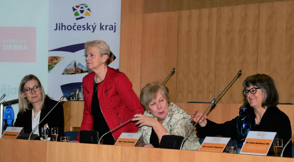 Vítězi I. ročníku soutěže pro firmy, které zohledňují zaměstnávání lidí ve věku 55+, jsou Centrum sociálních služeb Emausy, Dansen a Rohde &amp; Schwarz