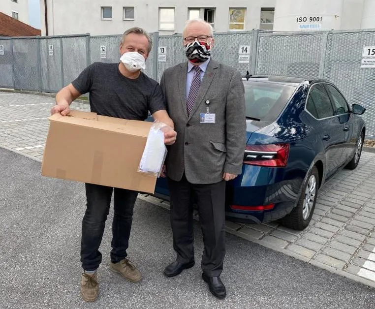 Město České Budějovice nám tak darovalo už celkem 1000ks těchto speciálních roušek.