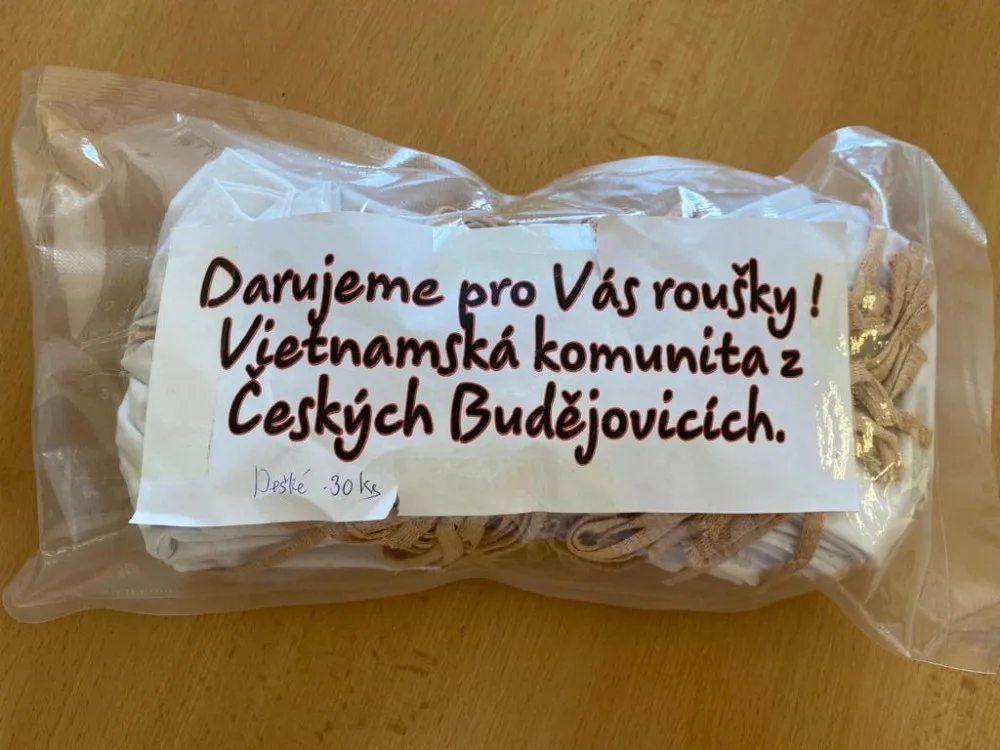 Vietnamská komunita nám darovala 500ks.
