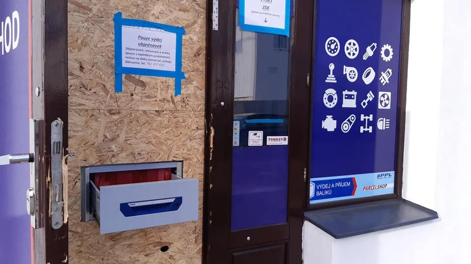Improvizace obchodu s autodíly