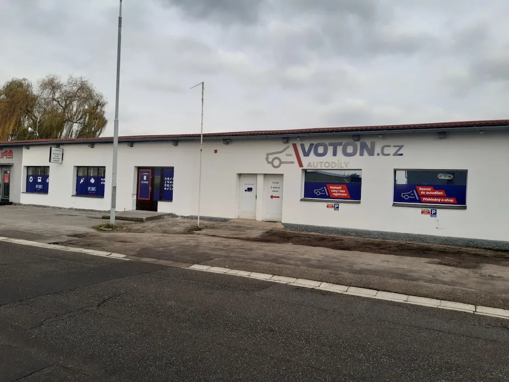 Improvizace obchodu s autodíly