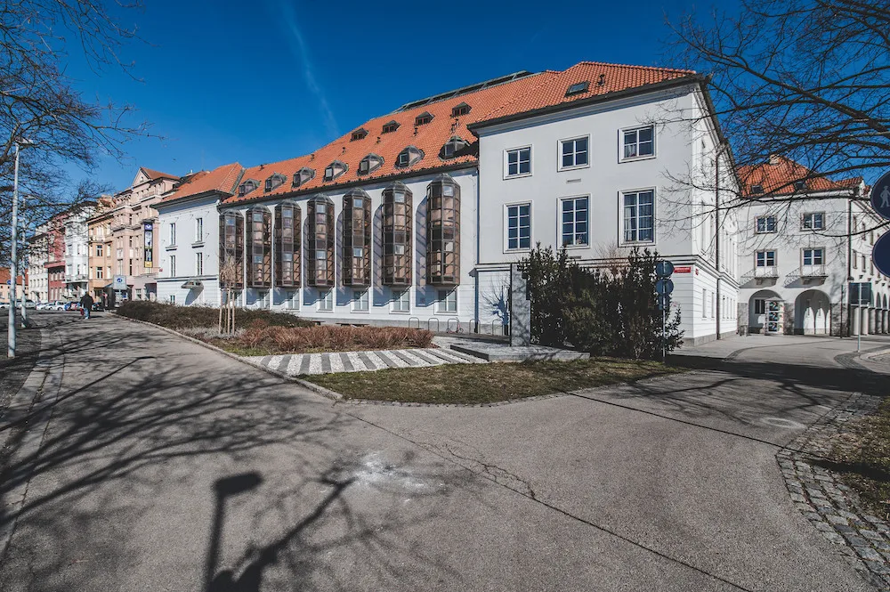 Část zaměstnanců Jihočeského divadla bude doma za plný plat