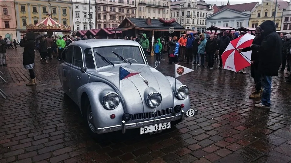 Na první expedici vyjížděli oba cestovatelé stylově v legendární Tatře Hanzelky a Zikmunda.