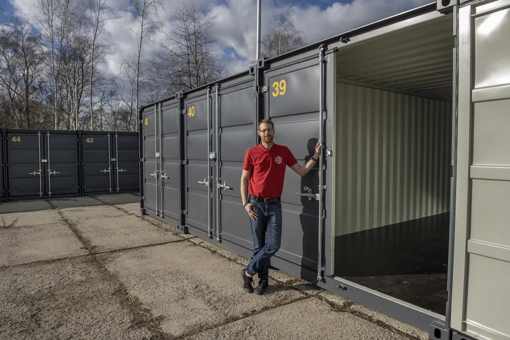Pohled do skladového kontejneru Kremzow self-storage – samoobslužné sklady České Budějovice