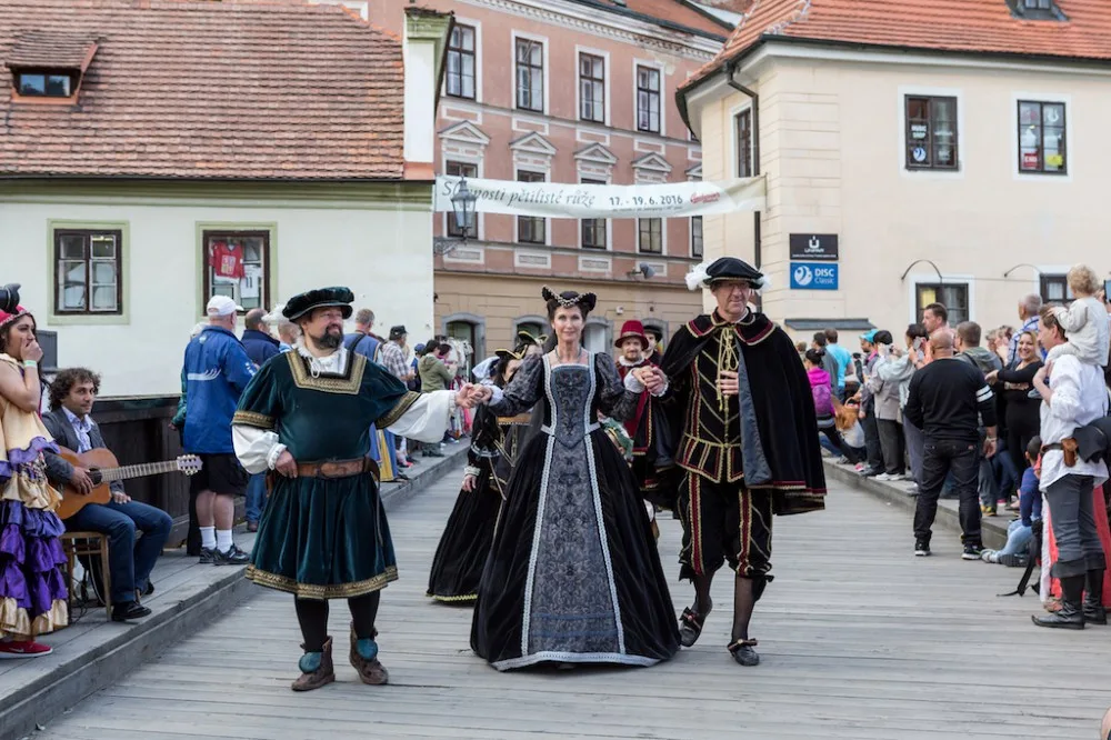 Krumlov zrušil kvůli koronaviru Slavnosti pětilisté růže