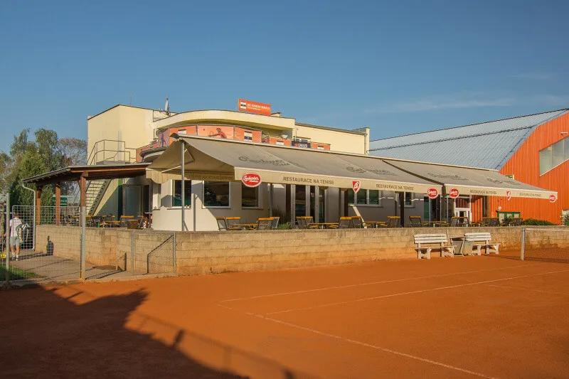 Tenisový klub LTC Tonstav-service České Budějovice hlásí: Venkovní kurty jsou v provozu