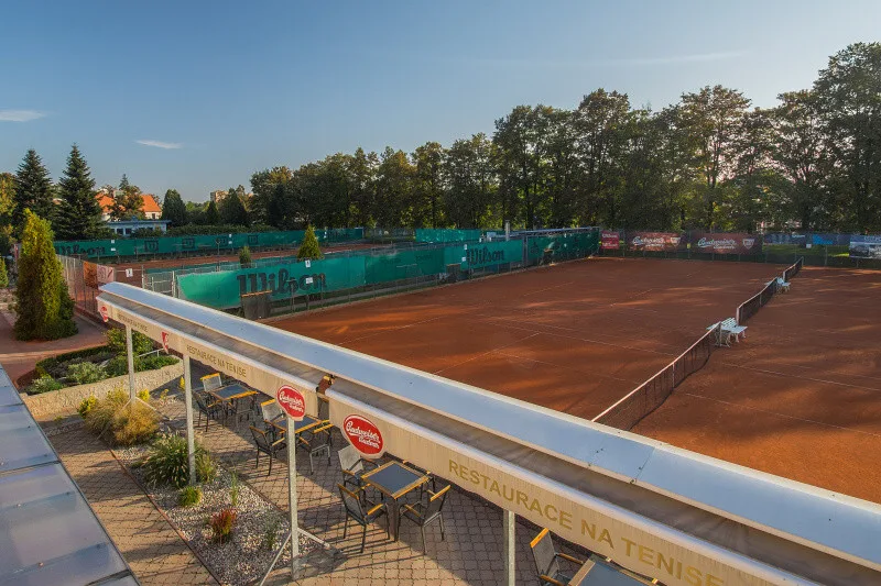 Tenisový klub LTC Tonstav-service České Budějovice hlásí: Venkovní kurty jsou v provozu