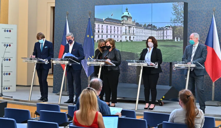 Sněmovna kývla na prodloužení stavu nouze zatím do 17. května