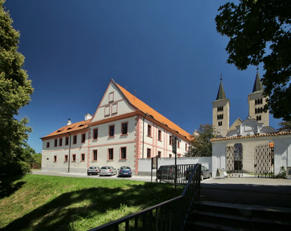 Archeologové objevili v milevském klášteře tajnou chodbu