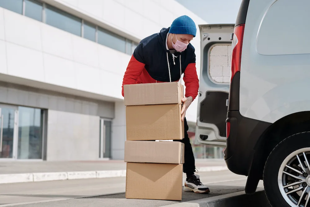 Vyzkoušeli jste: Autodíly z e-shopu do Českého Krumlova a Jindřichova Hradce zadarmo? Kde je háček?