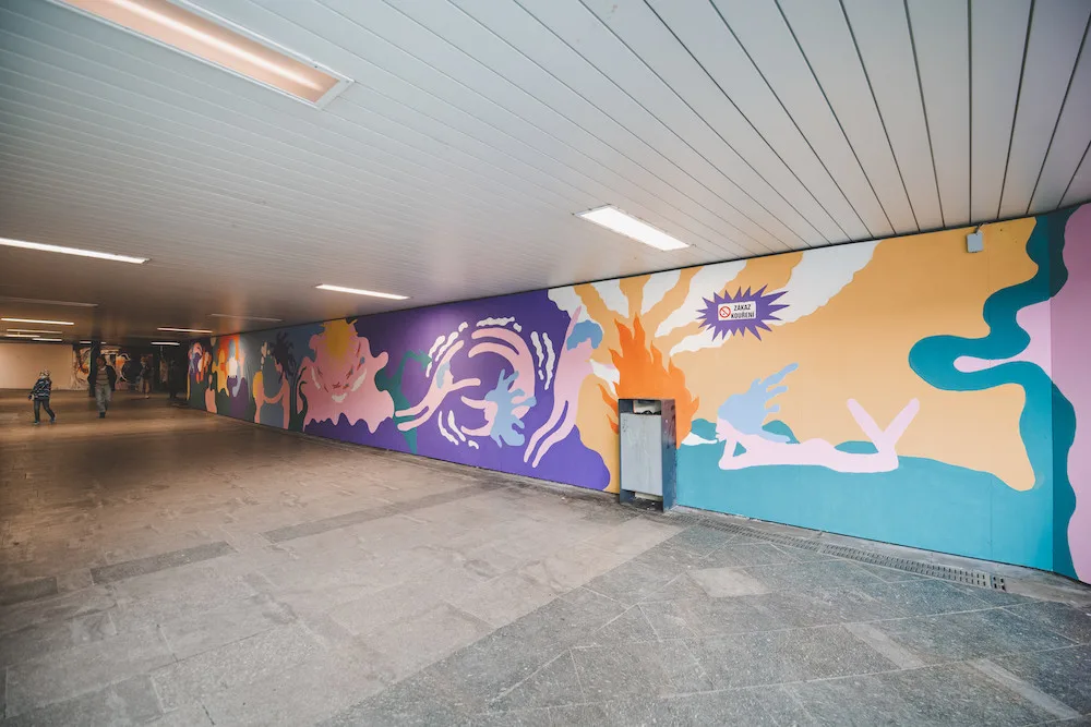 Podchod u nádraží oživily grafitti