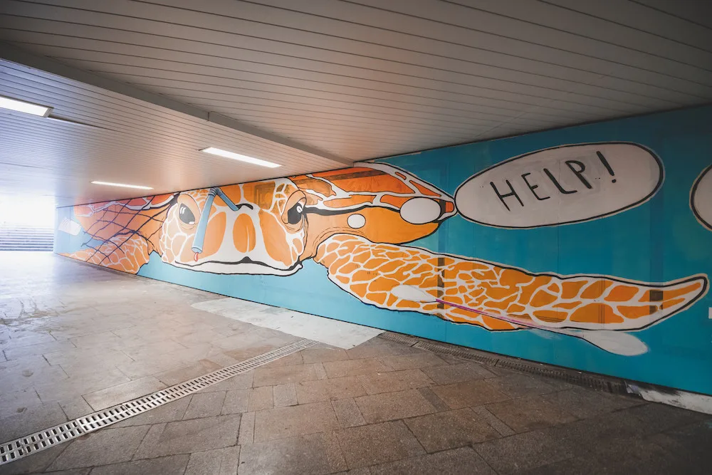 Podchod u nádraží oživily grafitti