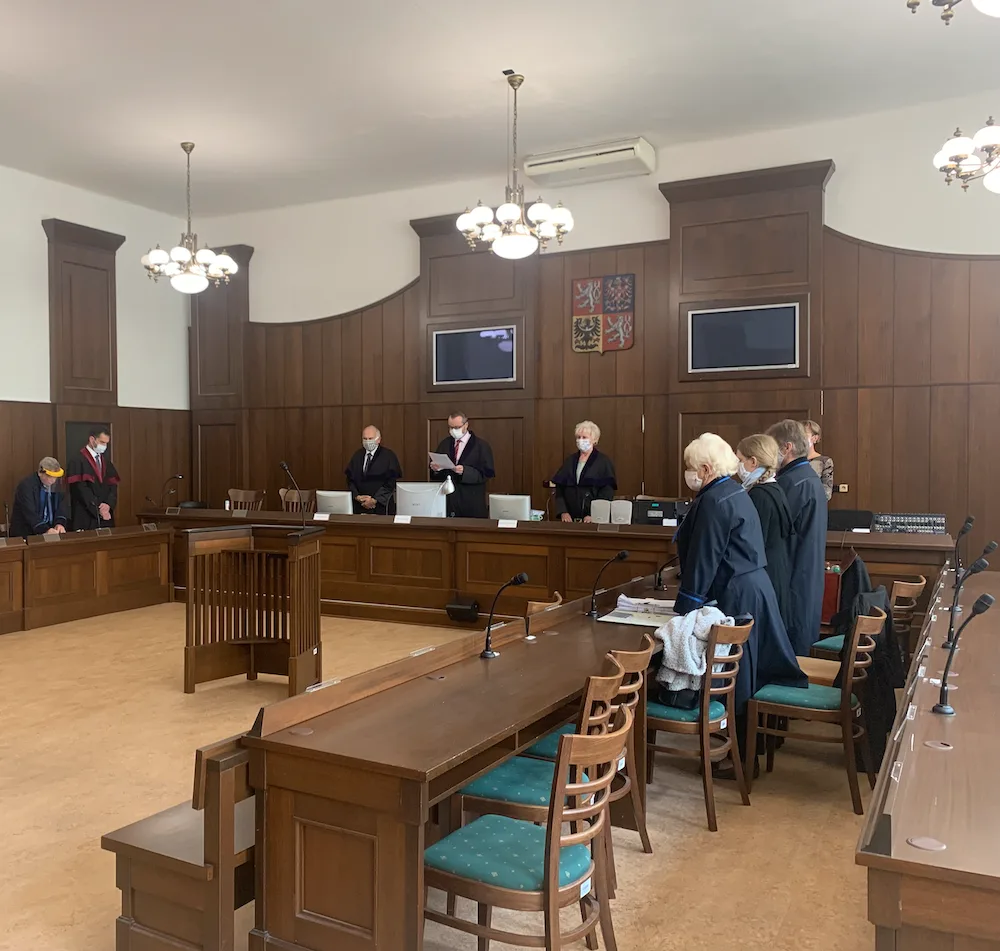 Žena, která v Budějcích vyhodila dítě z okna, dostala za vraždu sedmnáct a půl roku