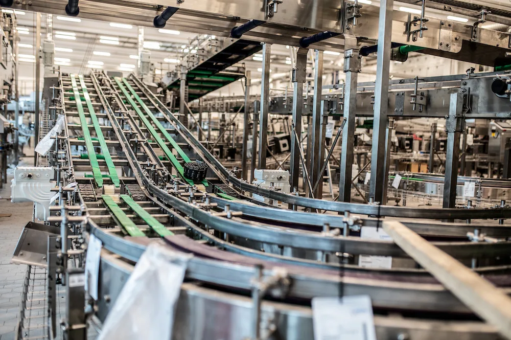 Budvar má novou linku na stáčení piva. Zvládne naplnit 40 tisíc lahví za hodinu