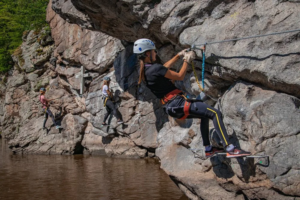U Hluboké nad Vltavou vznikla nová ferrata, vhodná je pro i pro rodiny s dětmi