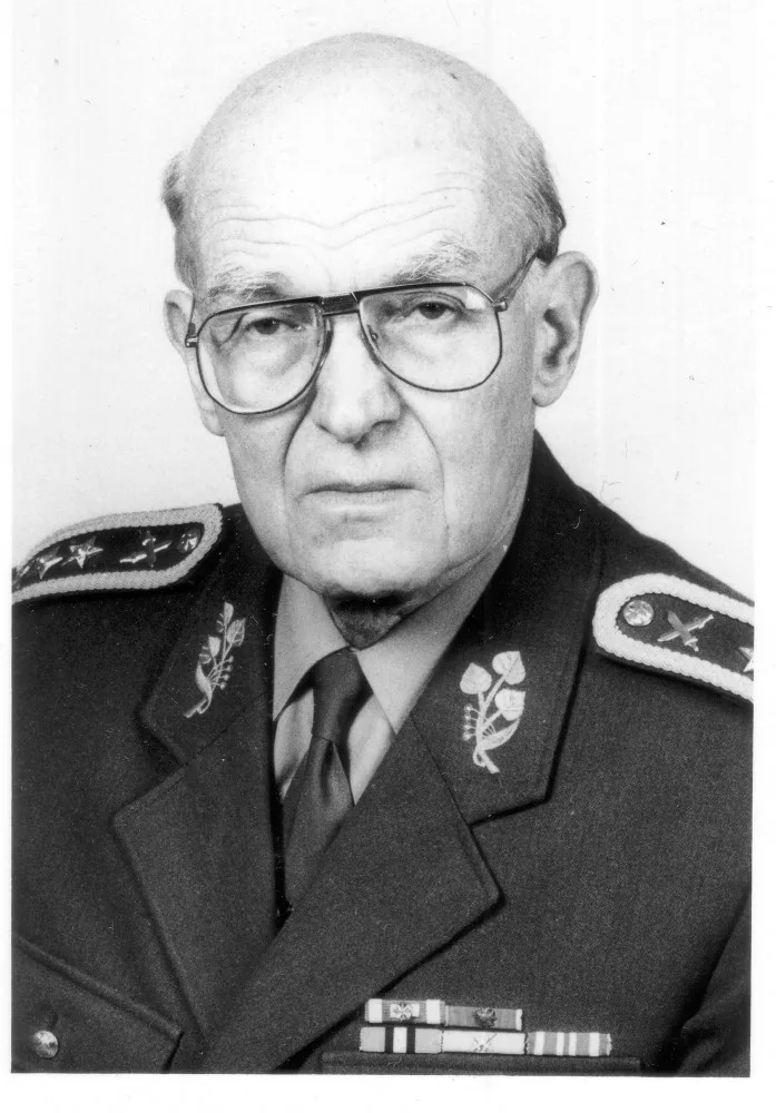 Zemřel politický vězeň a šéf zpravodajských služeb Radovan Procházka