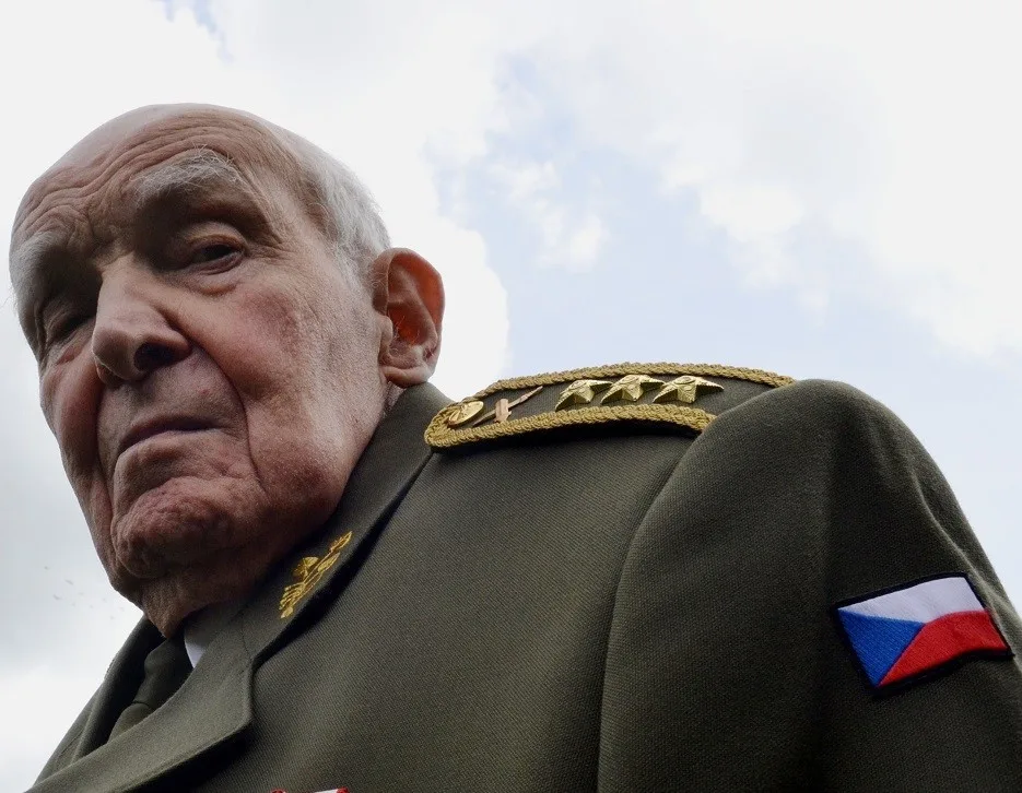 Zemřel politický vězeň a šéf zpravodajských služeb Radovan Procházka