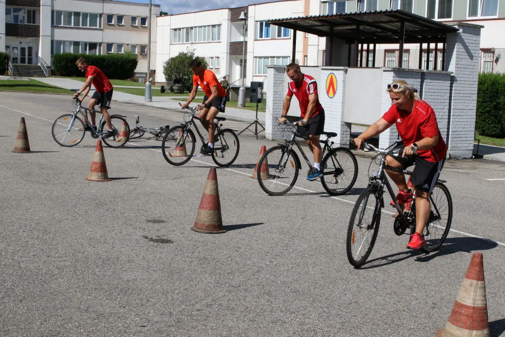 Strakoničtí vojáci přivítali léto sportem, hry prověřily jejich sílu i fyzičku