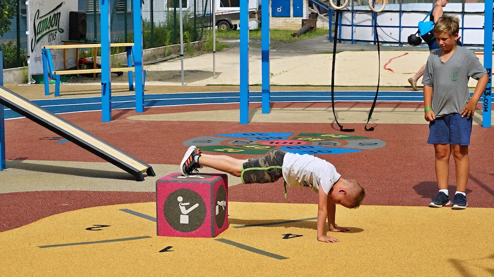 Na Pedagogu se nově otevřelo jedinečné multifunkční hřiště. Sportovat na něm může každý