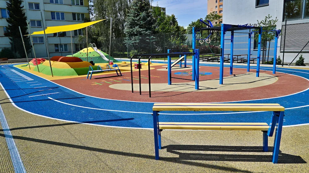 Na Pedagogu se nově otevřelo jedinečné multifunkční hřiště. Sportovat na něm může každý