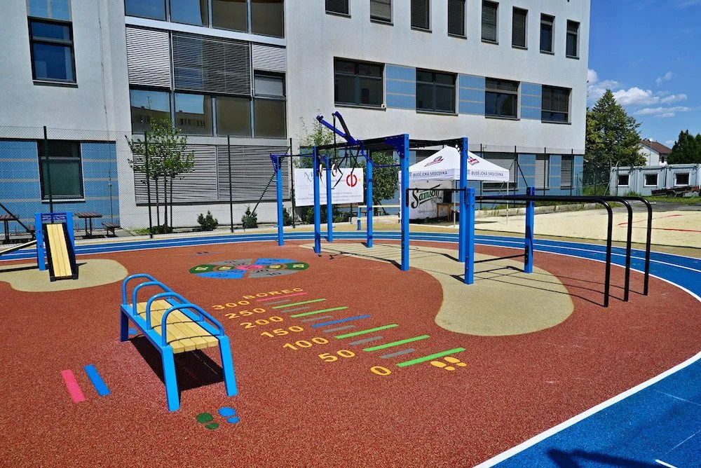 Na Pedagogu se nově otevřelo jedinečné multifunkční hřiště. Sportovat na něm může každý