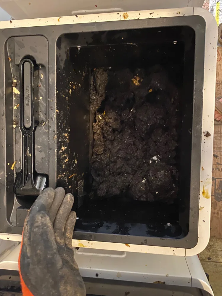 Použitý plast bistro na Lipně kompostuje. Vzniklým materiálem pak hnojí rostliny