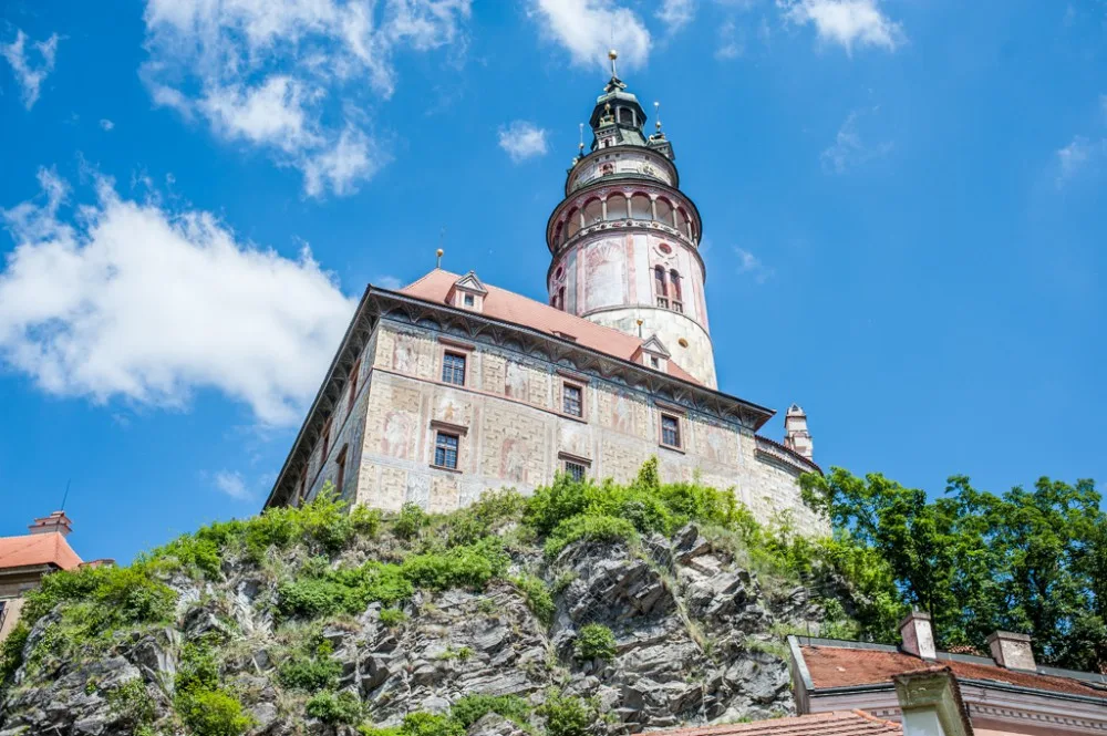 Silný červenec ztráty památkářů na vstupném nevyrovná. Zájem byl o Hlubokou a Krumlov