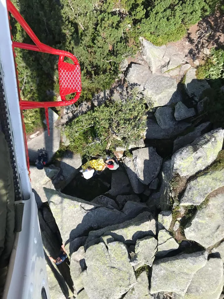 Na Šumavě spadl ze skály německý turista