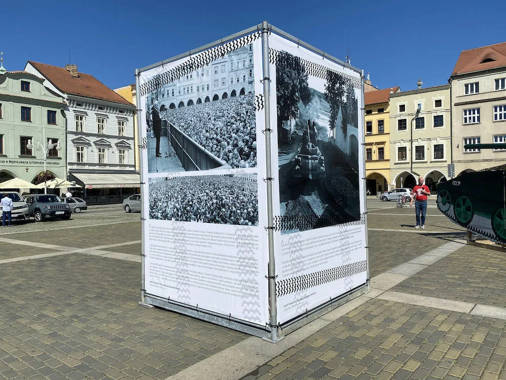 Mnoho měst v Česku si připomíná srpen 1968. V Budějcích zaparkovaly makety tanků