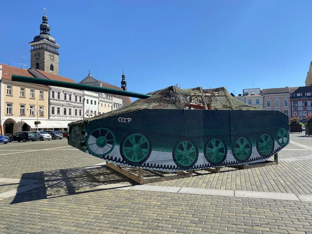 Mnoho měst v Česku si připomíná srpen 1968. V Budějcích zaparkovaly makety tanků