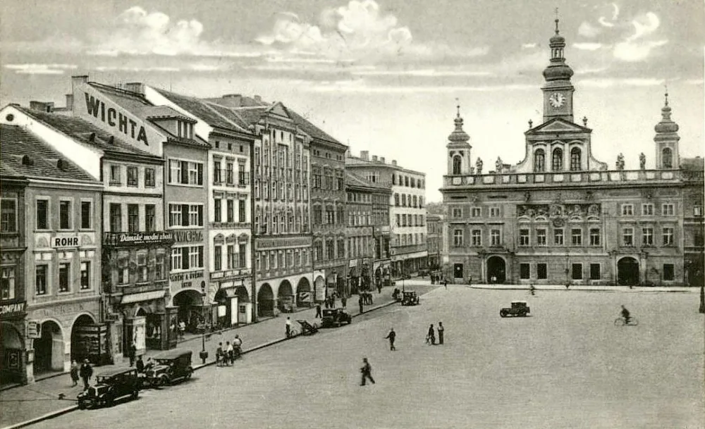 DRBNA HISTORIČKA: Jižní strana náměstí