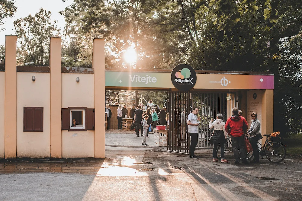 Do letňáku i v září na koncert filmové hudby nebo Hříšňák