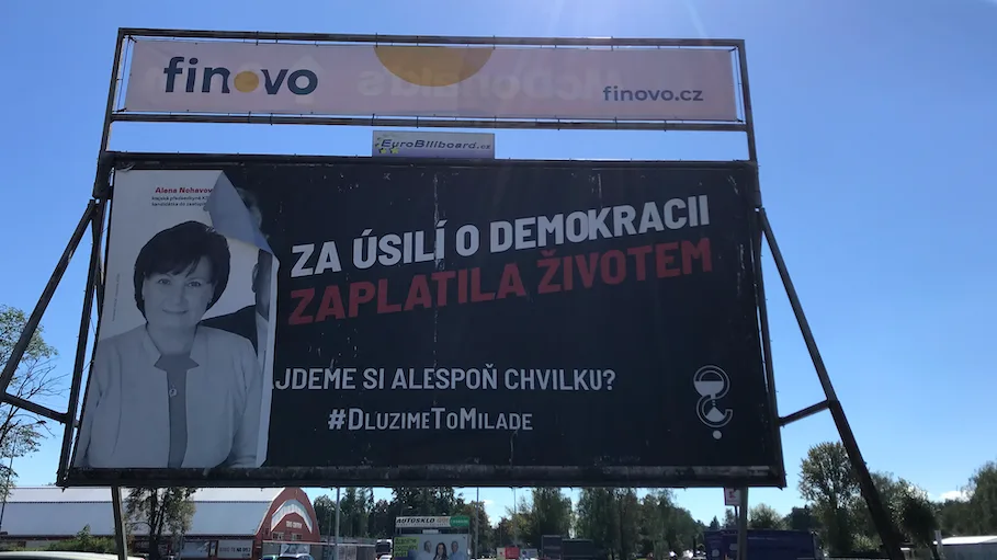 Komunistům kdosi ničí předvolební billboardy. Jde o cílené útoky, tvrdí lídr.