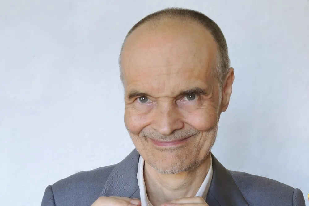 Usmívejte se na lidi, ale třeba i na věci, přírodu nebo svoji snídani, říká psychiatr Karel Nešpor.