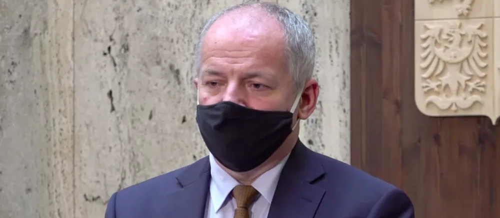 Hospody do desíti večer a další omezení sportovních akcí. Prymula potvrdil další opatření.