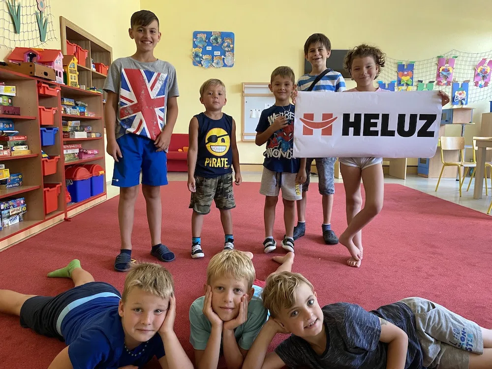 Heluz uspořádal jazykový tábor pro děti zaměstnanců
