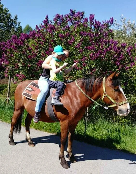 On je má škola života, říká maminka malého Lukáška bojujícího s mozkovou obrnou. Pomoci můžete i vy