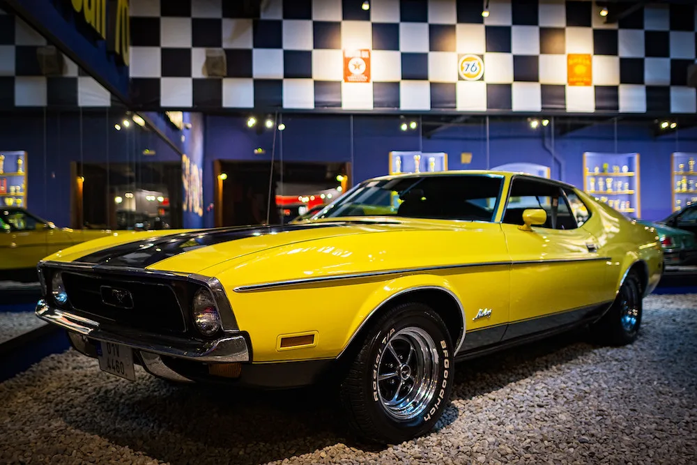 Muzeu veteránů v Nové Bystřici nabídne Ford Mustang Sportsroof z roku 1971 nebo první generace Chevroletu