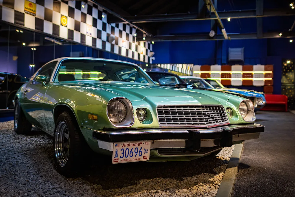 Muzeu veteránů v Nové Bystřici nabídne Ford Mustang Sportsroof z roku 1971 nebo první generace Chevroletu