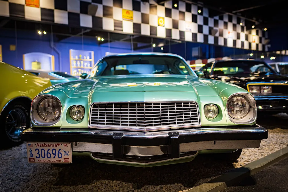 Muzeu veteránů v Nové Bystřici nabídne Ford Mustang Sportsroof z roku 1971 nebo první generace Chevroletu