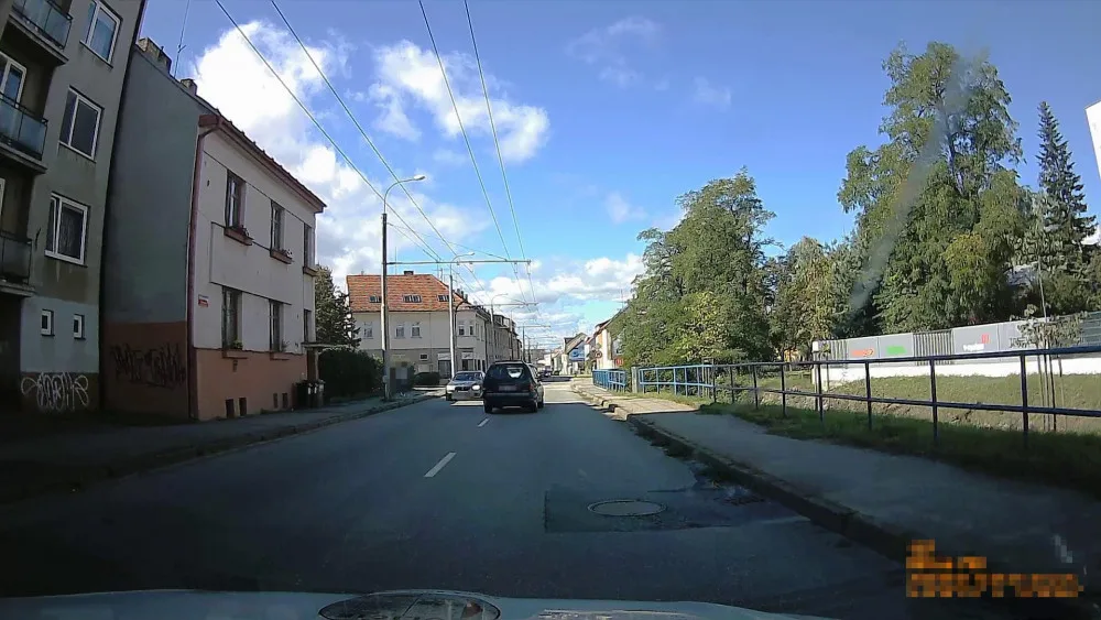 Silně opilý řidič křižoval svým autem ulice Budějc. Kličkováním upoutal pozornost strážníků