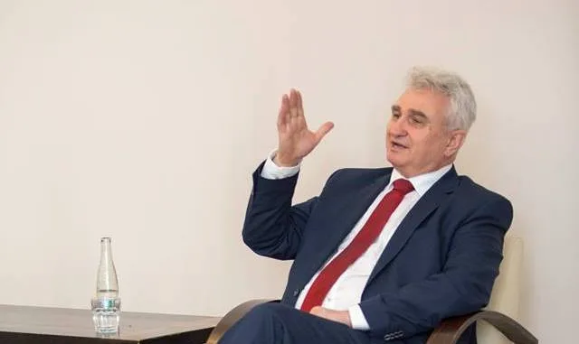 Jsem zklamaný, děkuji voličům, kteří mi byli věrní, komentuje senátní porážku Štěch.