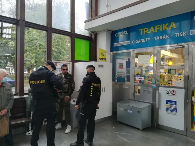 Policie kontroluje dodržování opatření. Postihy už budou přísnější