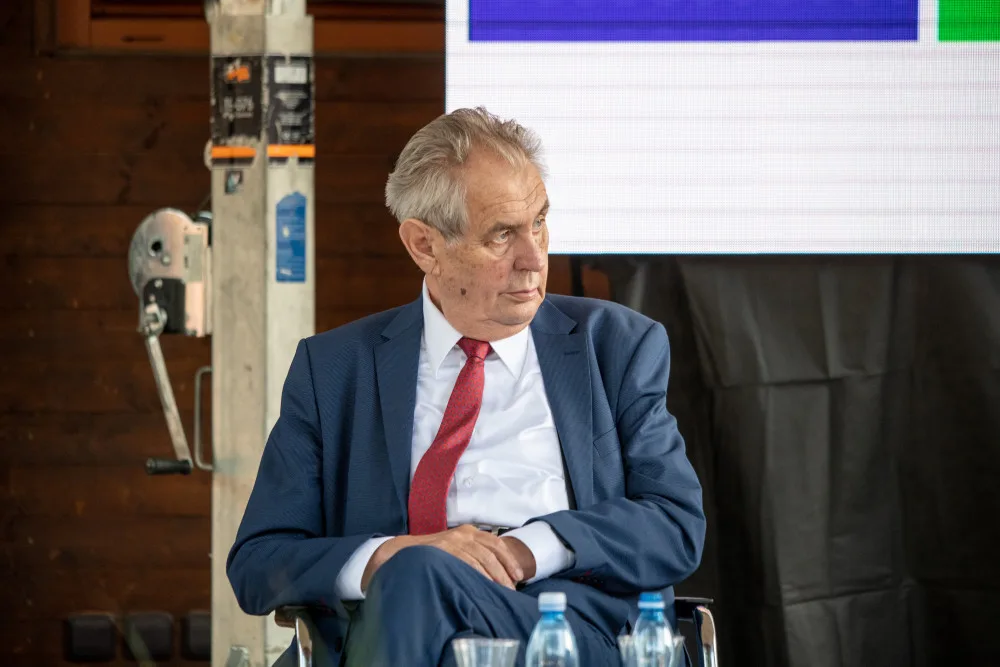 Prezident Zeman dnes vystoupí s projevem k národu