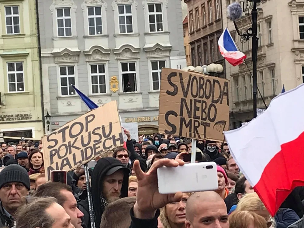 Demonstrace proti vládním opatřením.