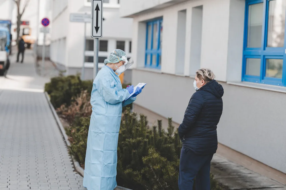 Potvrdil vám test pozitivní výsledek na covid? Podívejte se, co vás v nejbližších dnech nemine