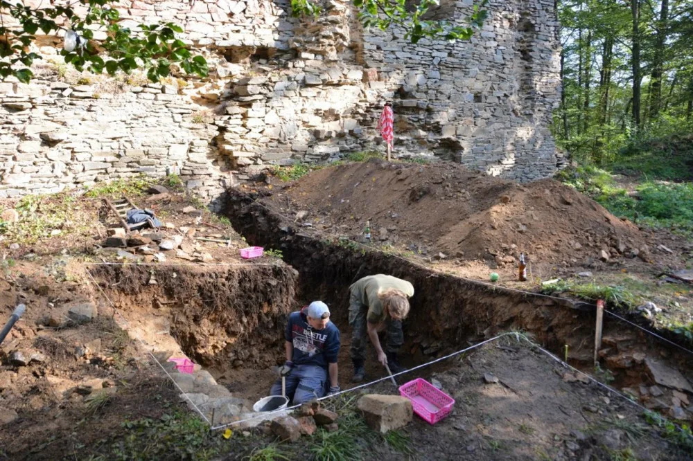 Karlův hrádek vstoupil do druhé etapy obnovy.  Jihočechům a turistům chce příští rok nabídnout  i divadelní představení a koncerty