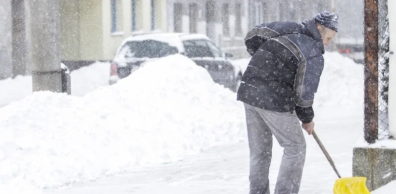 Město poskytne lidem písek na údržbu chodníků. Loni rozdalo téměř osm tun posypu