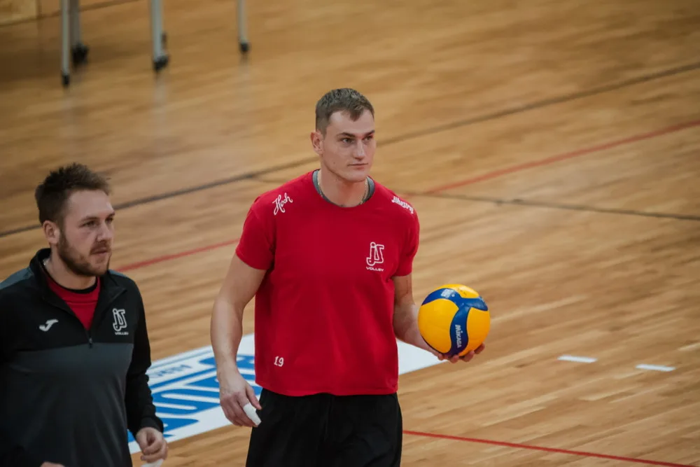 Extraliga by měla pokračovat 14. listopadu. Konečně zase můžeme do práce, pochvaluje si Zmrhal
